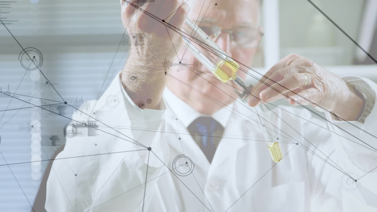 실험실에서 카우카시안 남성 과학자에 대한 데이터 처리와 연결 네트워크의 애니메이션