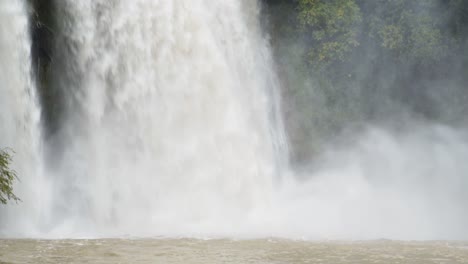 伊索拉·德爾·利里 (isola del liri) 瀑布,位於意大利拉齊奧 (lazio)