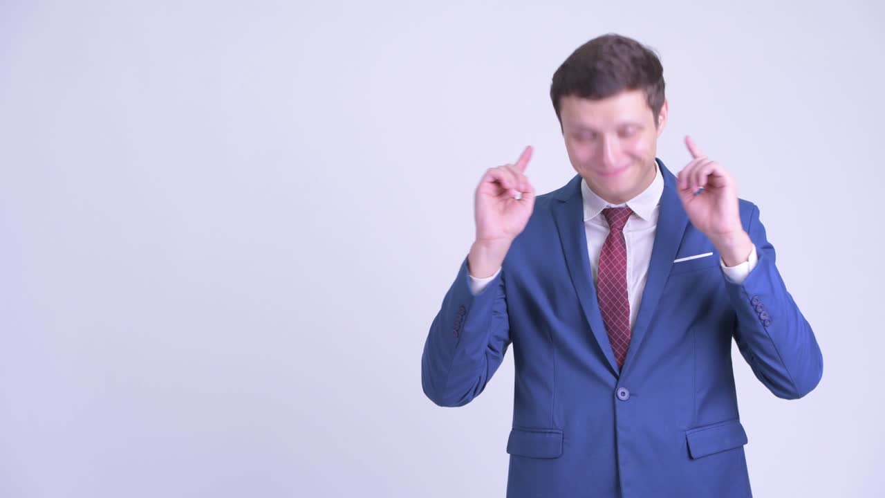 행복한 젊은 잘생긴 사업가