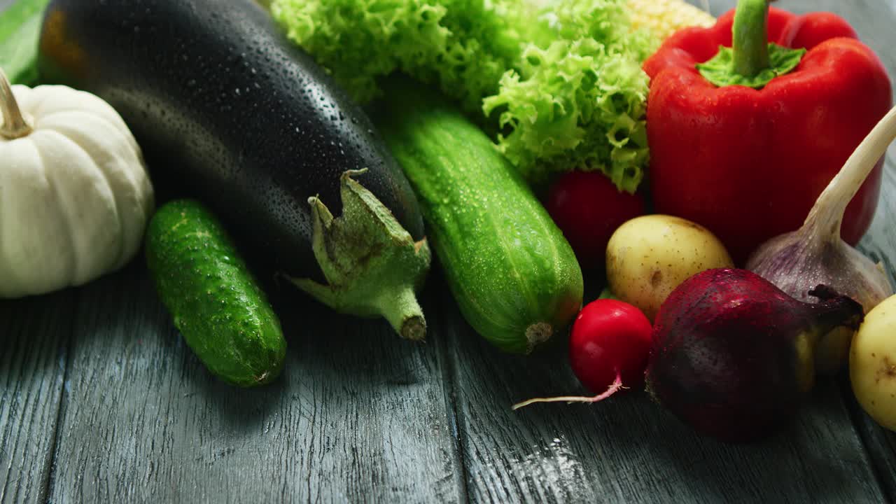 싱싱하고 잘 익은 야채가 듬뿍