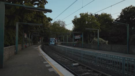 Tram-departing-Station-evening-in-Cologne,-Germany