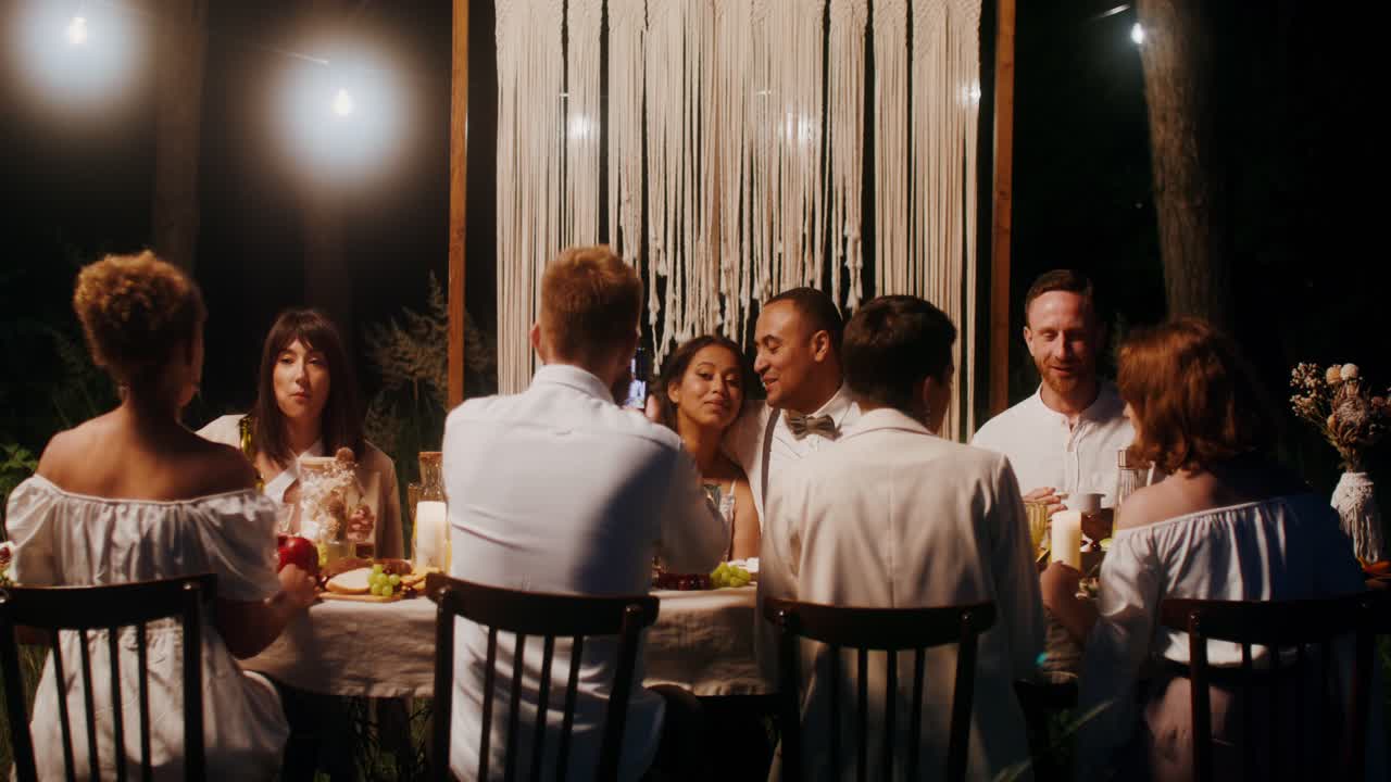 celebración de la cena de bodas al aire libre