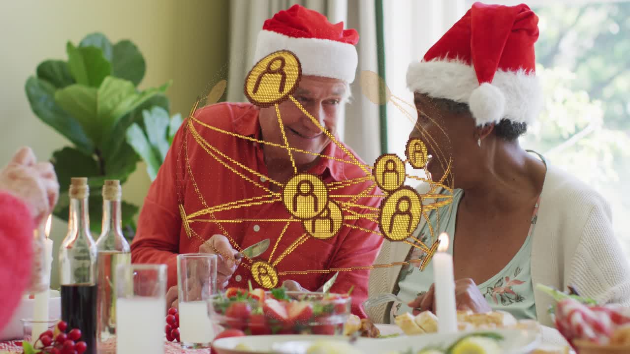 Animasi ikon profil di atas pasangan lansia yang berbicara sambil makan siang saat Natal.