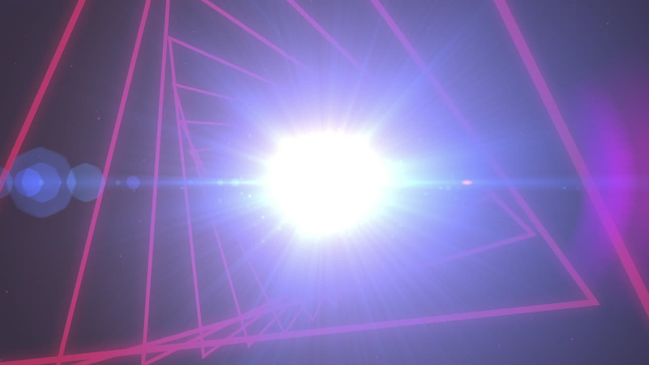 핑크색 삼각형 모양의 모양이 검은색 배경의 빛의 반점에 맞춰 원활하게 회전합니다.