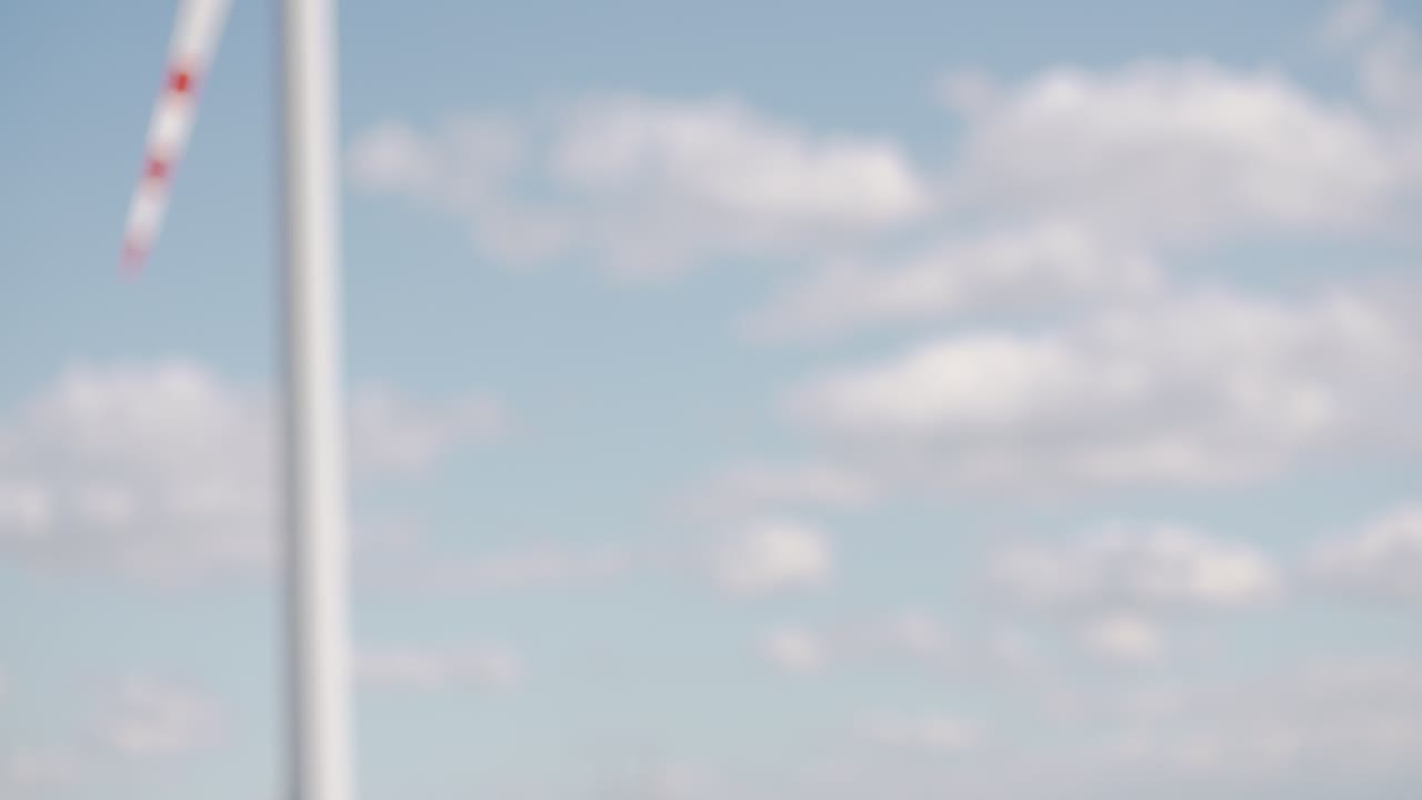 ingeniero usando tableta digital 10