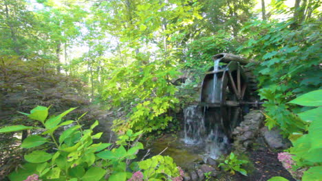 Una-Rueda-De-Agua-En-El-Bosque