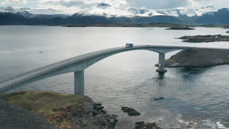 Una-Vista-Aérea-De-La-Carretera-Atlántica-En-Noruega