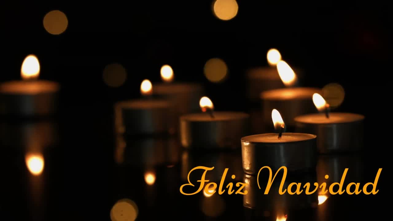 animación de texto de feliz navidad sobre velas