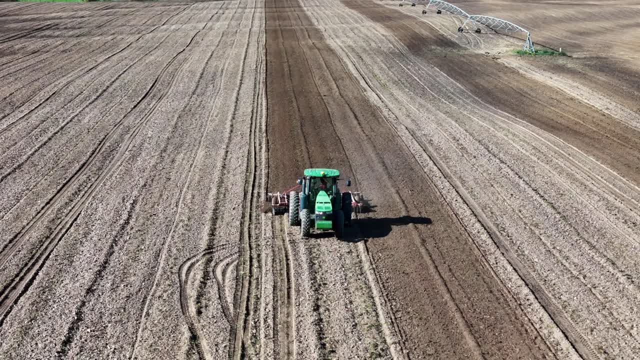 maestro de cultivo: tractor liberando el poder rotativo