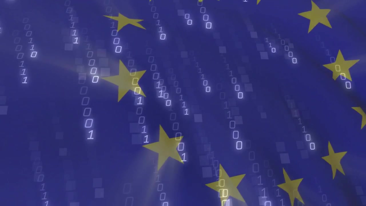 In primo piano, bandiera animata dell'UE che ondeggia mentre cifre binarie bianche cadono per mostrare un flusso di dati.