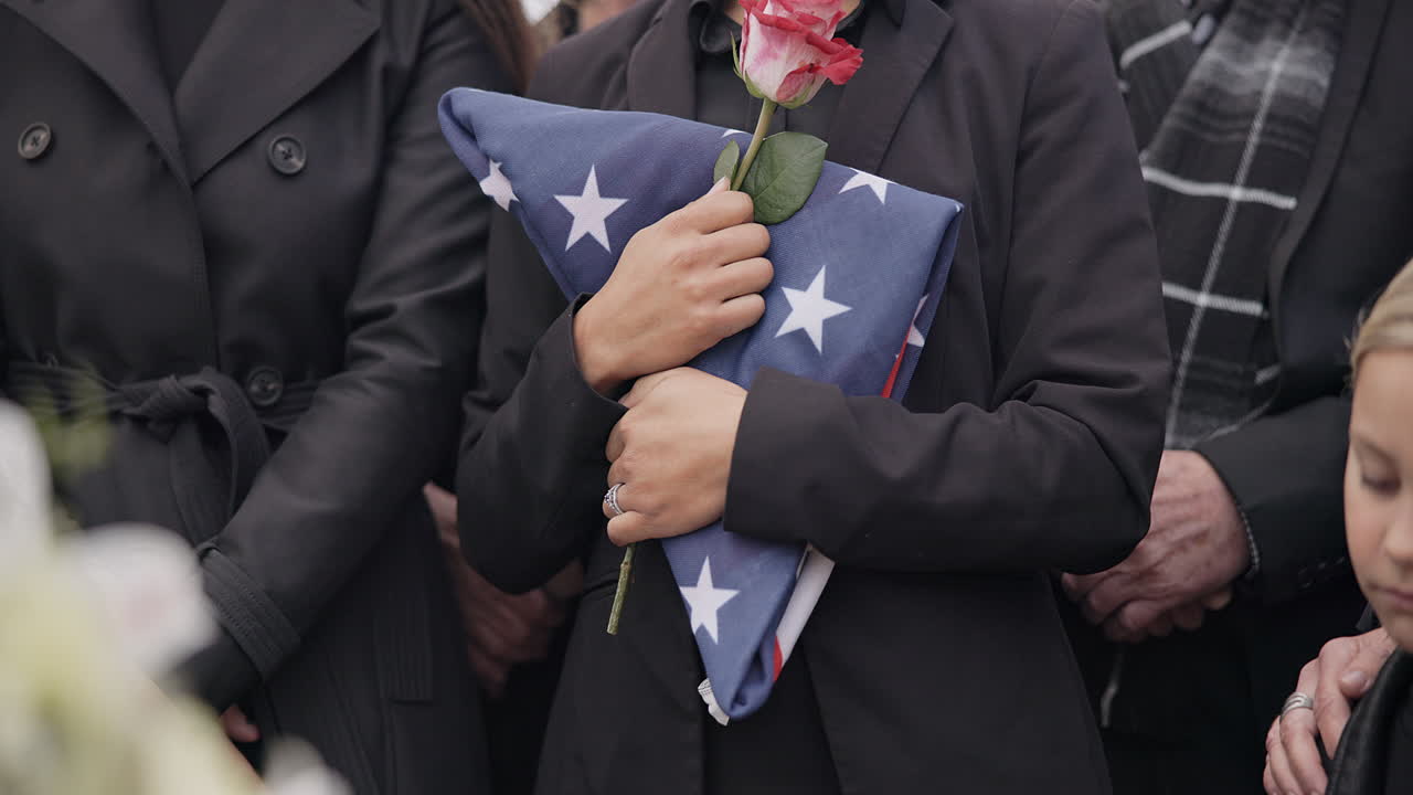 funeral, cementerio y mujer con bandera estadounidense