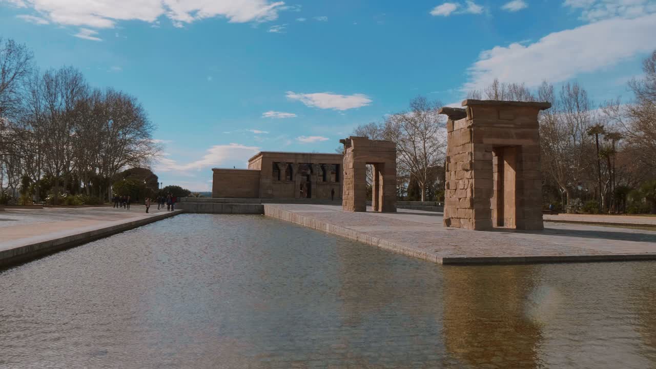 templo de debod en el parque oeste de madrid - el templo de debod