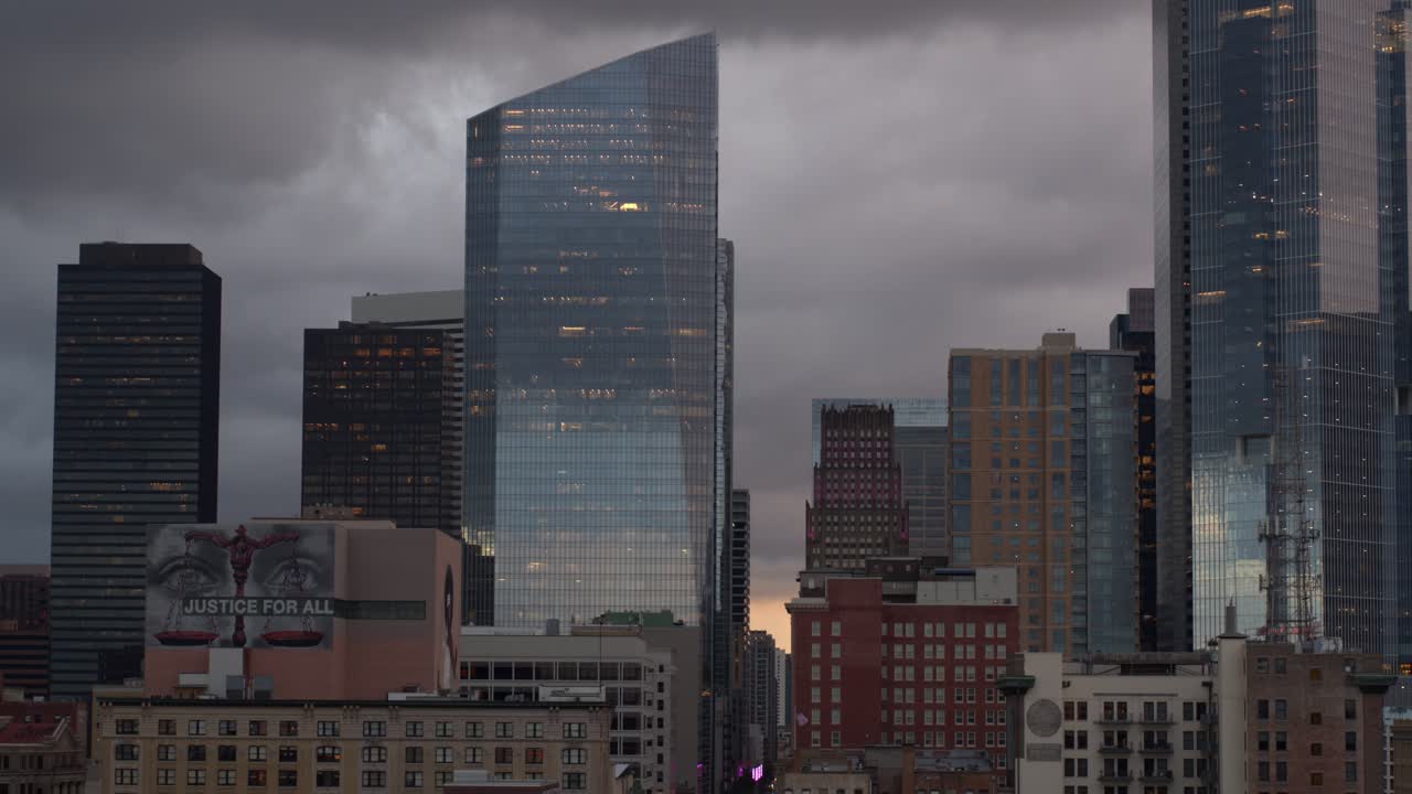 estableciendo una toma de edificios en el centro de houston, texas