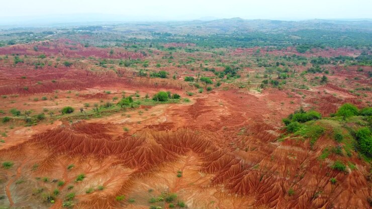 Esplorazione Aerea dell'Enigmatico Deserto Rosso di Tatacoa.
