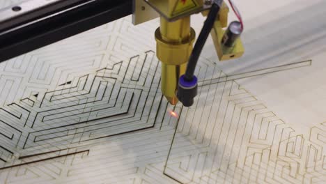 Máquina-De-Procesamiento-De-Madera-Para-Carpintería-Con-Láser-Cnc,-Tecnología-Moderna-En-La-Industria.