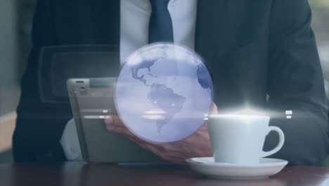 animación del globo gris sobre un hombre de negocios con café usando una tableta