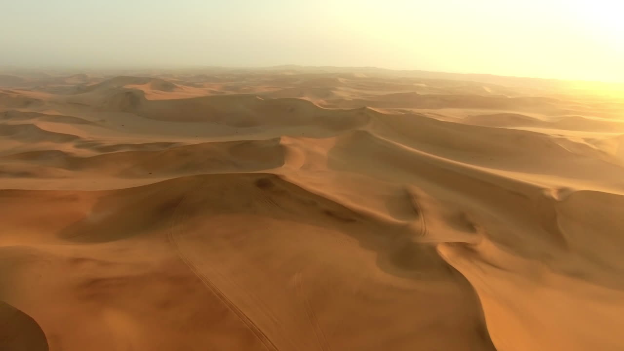 el desierto está desolado.