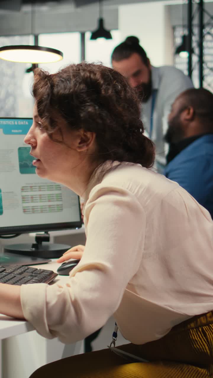 Vertical Video Frustrated businesswoman struggling with a stock crash downtrend