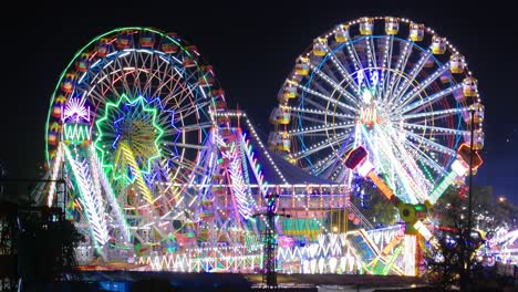 Beleuchtung-Riesenrad-In-Der-Nacht