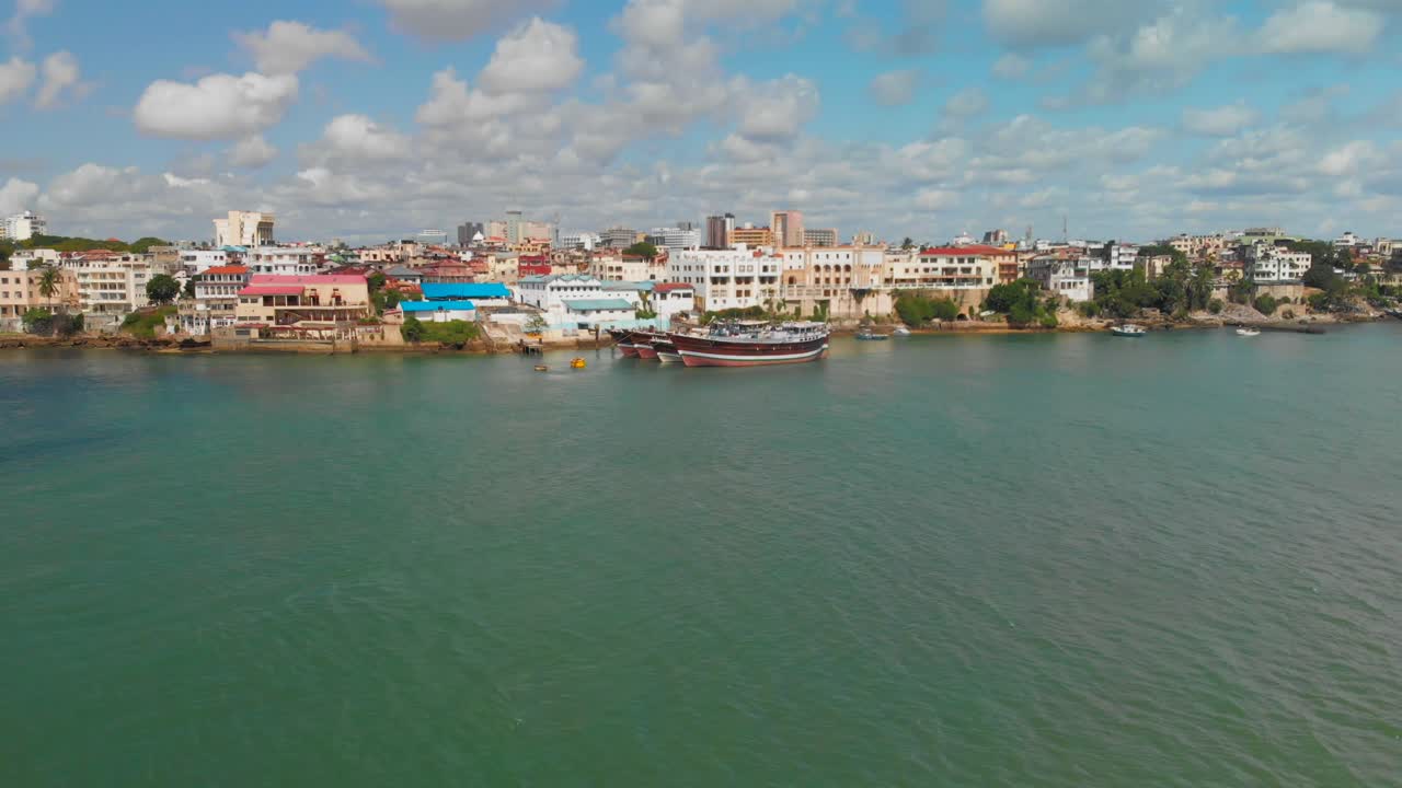 케냐 몸바사의 구시가지와 항구