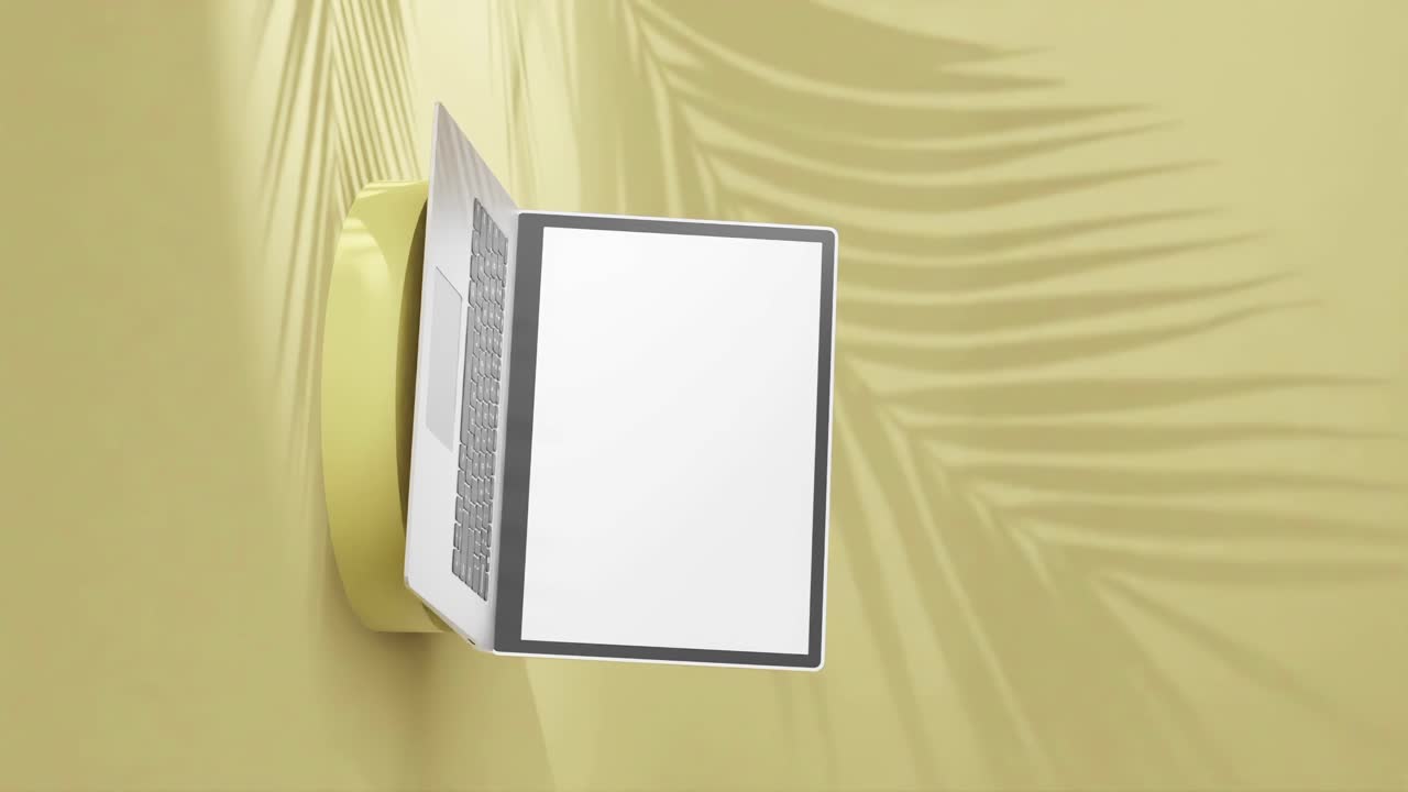 portátil plateado elegante en un pedestal redondo, pantalla vacía con sombras de palmera en fondo verde, vertical