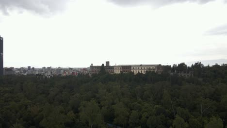 parque aéreo de chapultepec, castillo y paisaje urbano en la ciudad de méxico cdmx