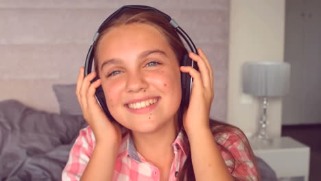 Niña-Escuchando-Música-Con-Auriculares