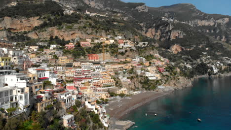 Día-Soleado-En-La-Costa-De-Amalfi-Con-Un-Drone