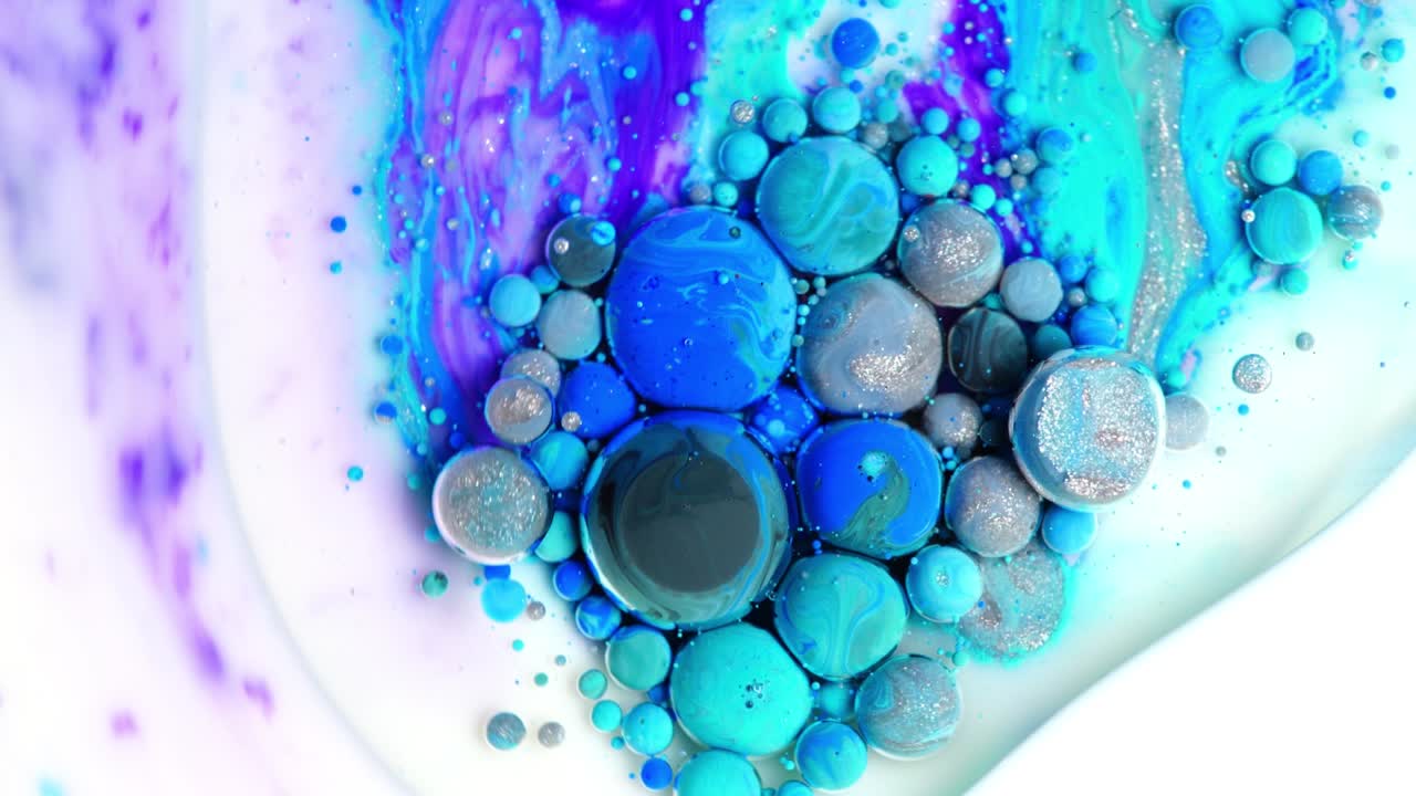 다채로운 페인트와 거품 추상적인 배경 4k 비디오