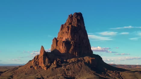 Arid-Desert-and-Stone-Buttes-in-Monument-Valley,-Arizona