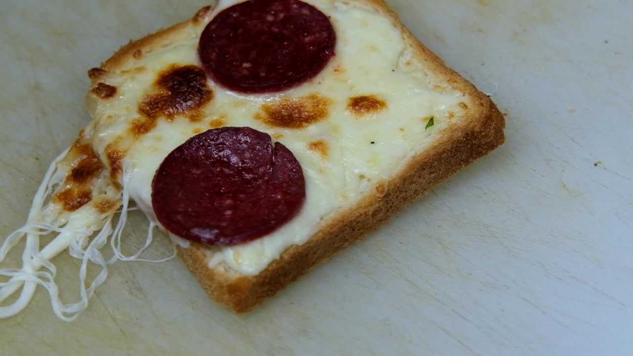 긴 체더 토스트