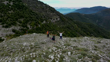 senderismo en las montañas de italia