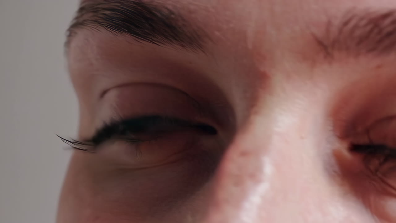 primer plano del ojo de una mujer.