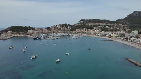 Sailboats-On-The-Bay-Of-Port-Soller-In-Mallorca,-Balearic-Islands,-Spain