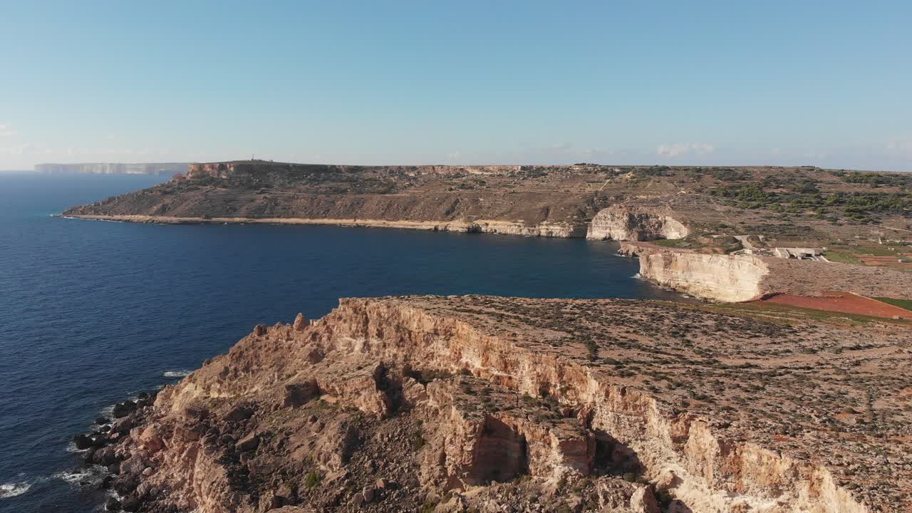 video aéreo de drones de malta, mellieha y alrededores