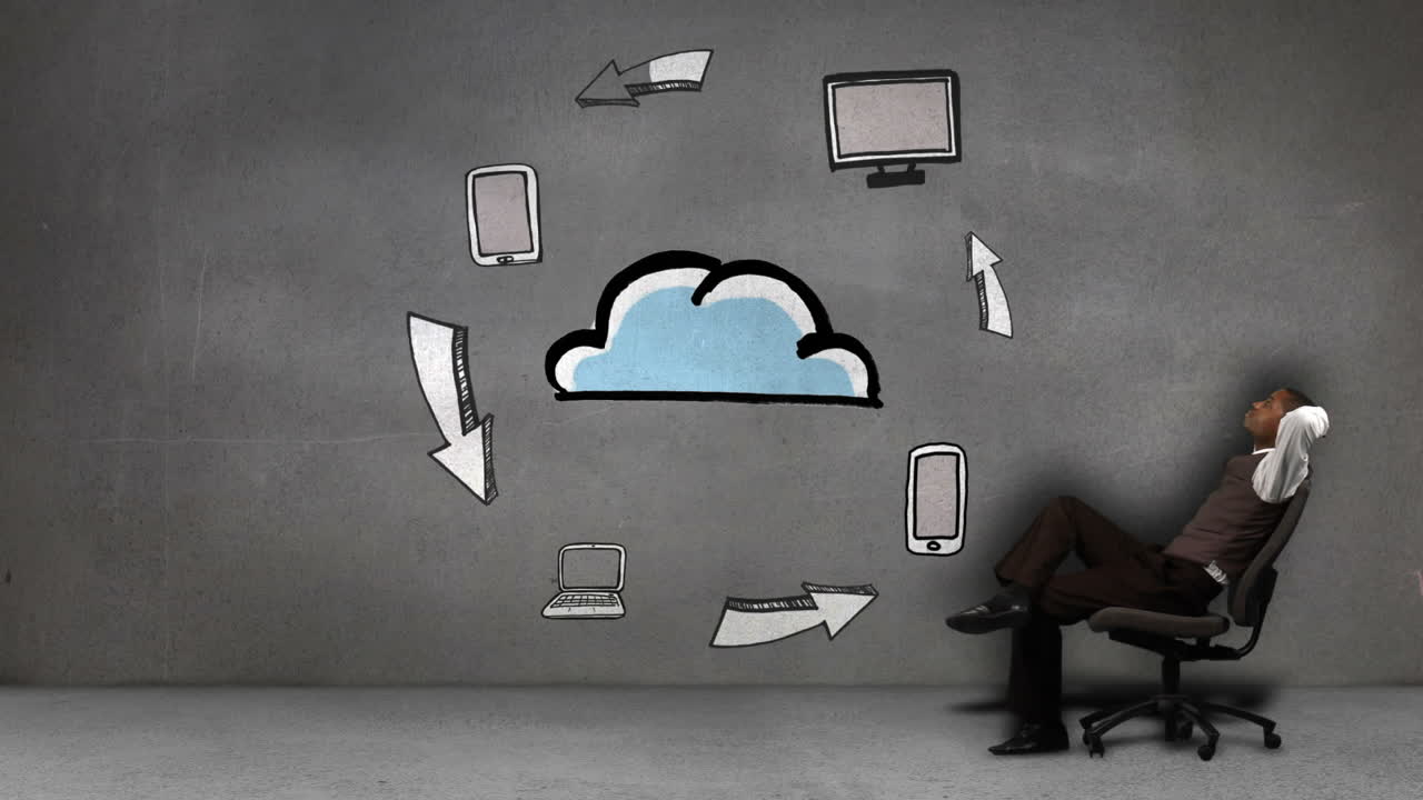 hombre de negocios sentado frente a dispositivos electrónicos animados que rodean la nube