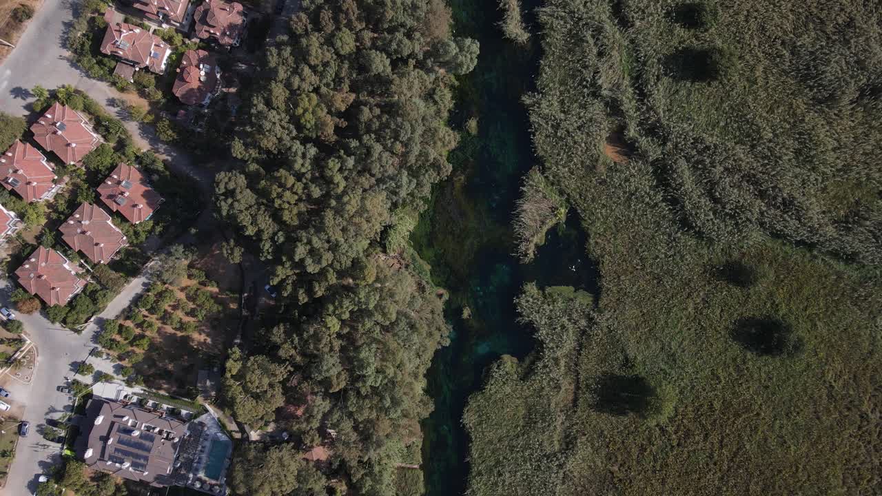 강변에 따라 도시