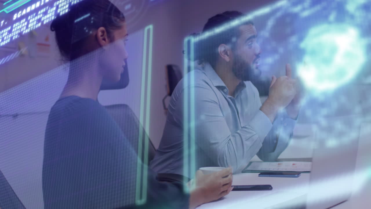 animación del procesamiento de datos en pantallas sobre diversas personas de negocios en la oficina