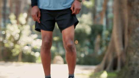 man holding his knee in pain after running