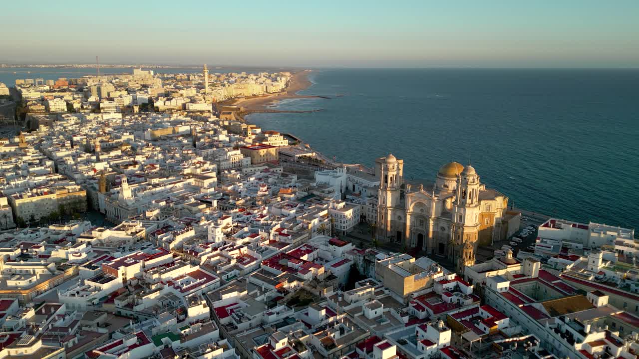 Panoramaudsigt fra luften over Cadiz by