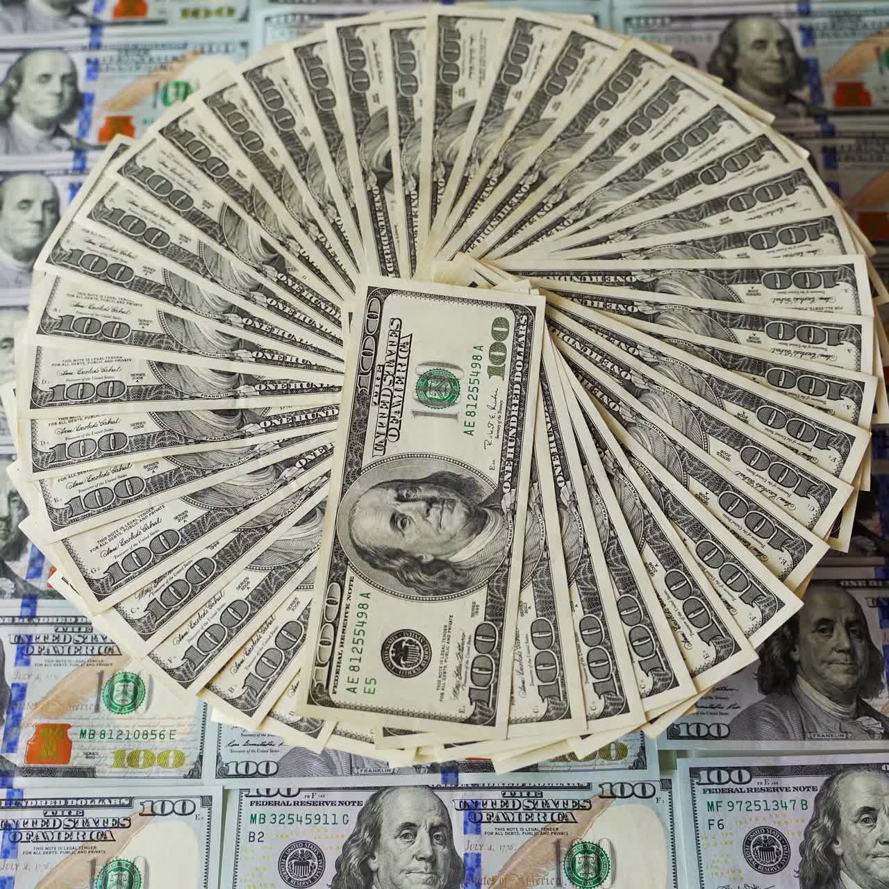 Circular Arrangement of One Hundred Dollar Bills