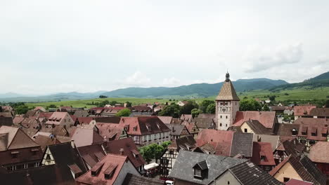 A-left-panning-aerial-shot-of-the-fortified-village-of-Bergheim,-Haut-Rhin