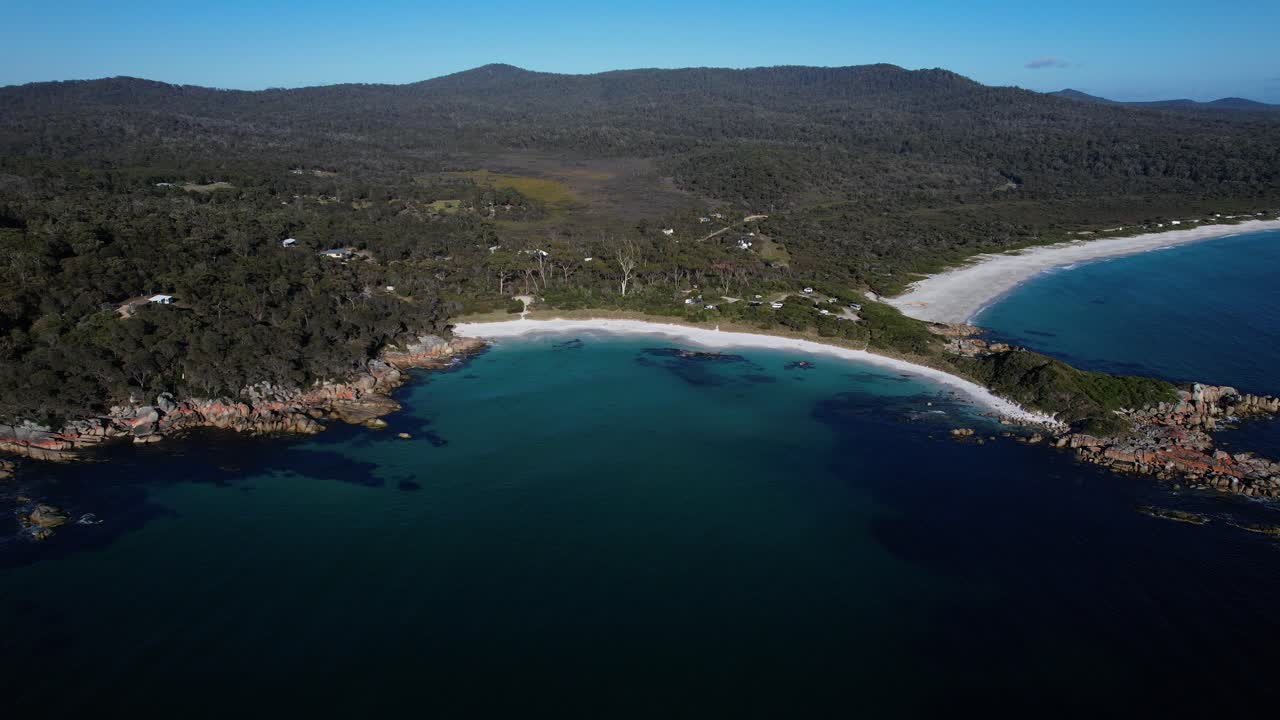 Jeanneret Beach Cove, Binalong Bay, TAS, Australien - Luftfoto