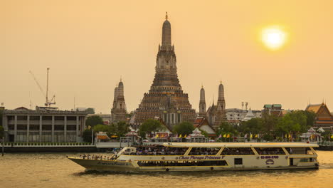 wat arun at sunset