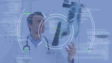 Animación-Del-Procesamiento-De-Datos-Sobre-Un-Médico-Caucásico-Que-Controla-La-Radiografía