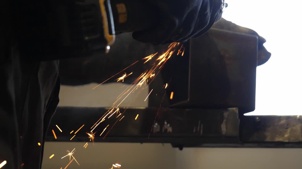 las chispas encienden la molienda