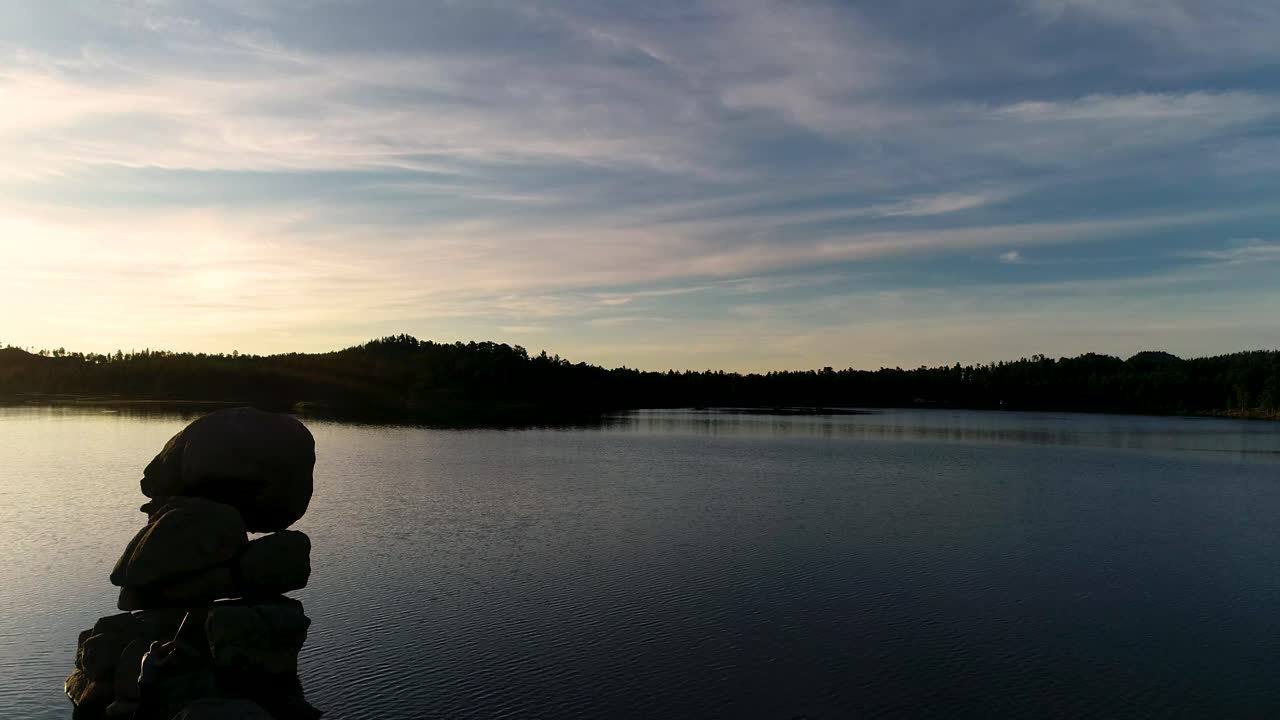 콜로라도 고원에서 아름다운 부드러운 산악 드론 비행