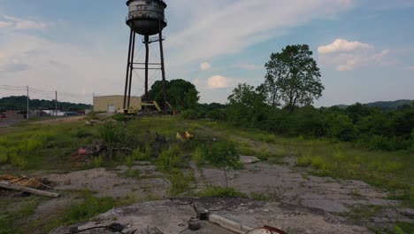 Antigua-Torre-De-Agua-Cerca-De-Clinton,-Tennesse