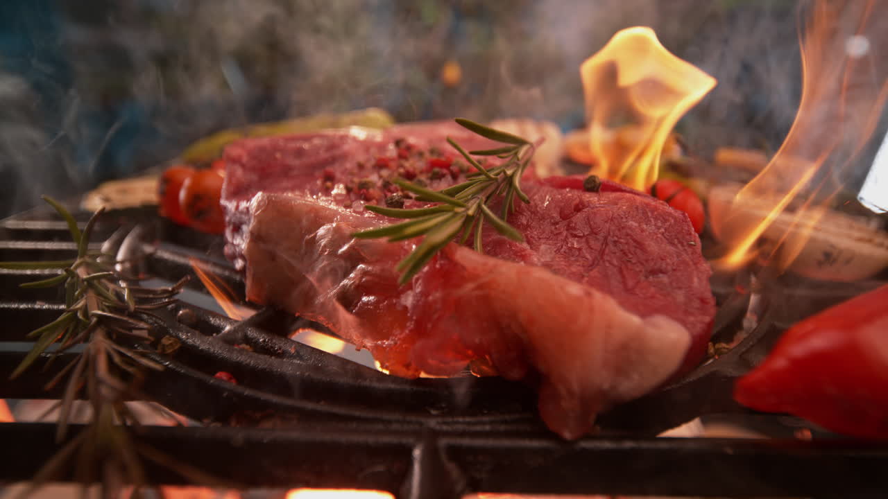 채소와 함께 그릴 스테이크