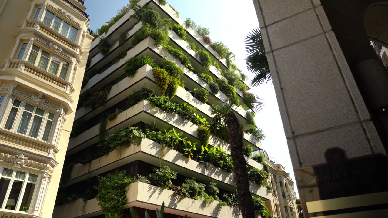 Plano de estabelecimento lento da fachada La Petite Afrique no centro de Monte Carlo